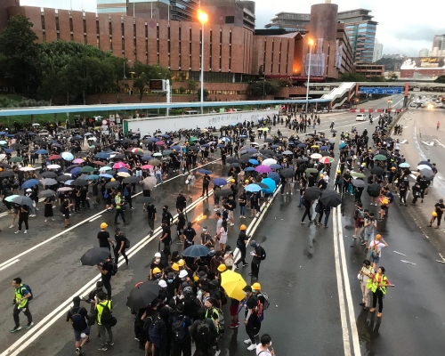 去年11月11日有示威者發起「黎明行動」,在全港18區突擊堵路和癱瘓交通以達至「大三罷」。資料圖片