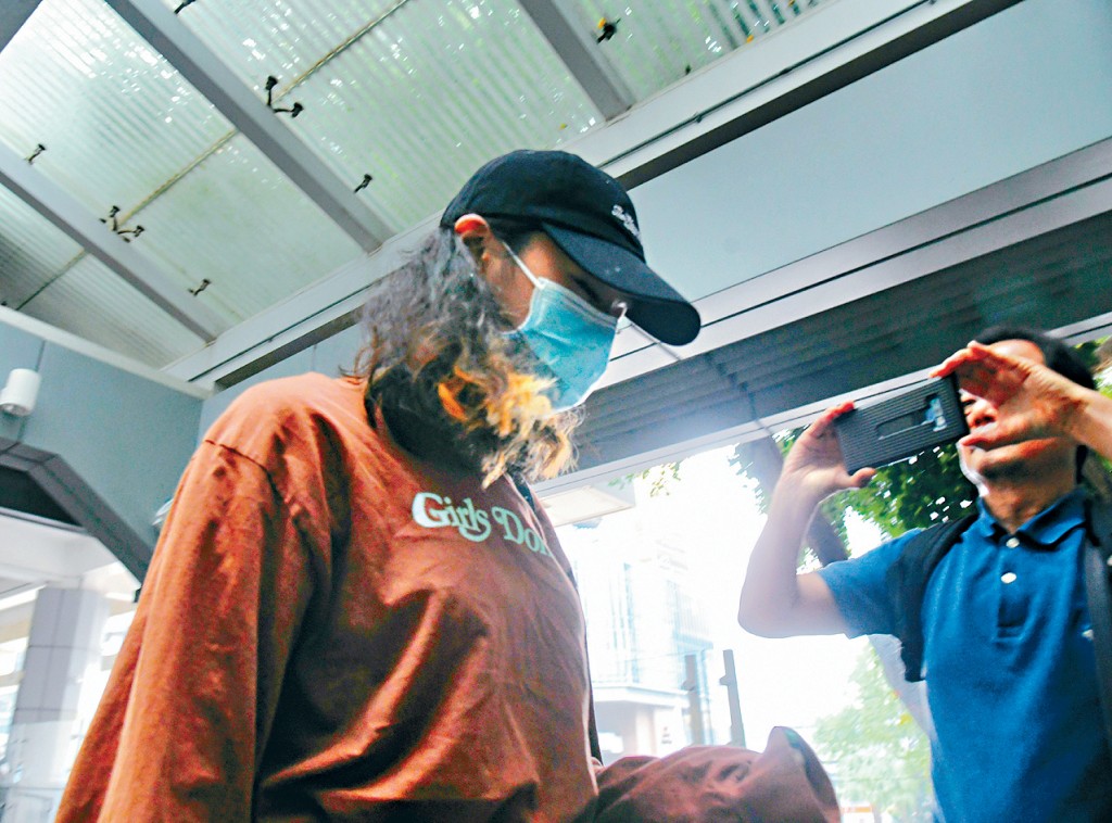 女被告劉佩凝被控串謀提供或籌集財產以作出恐怖主義行為罪。