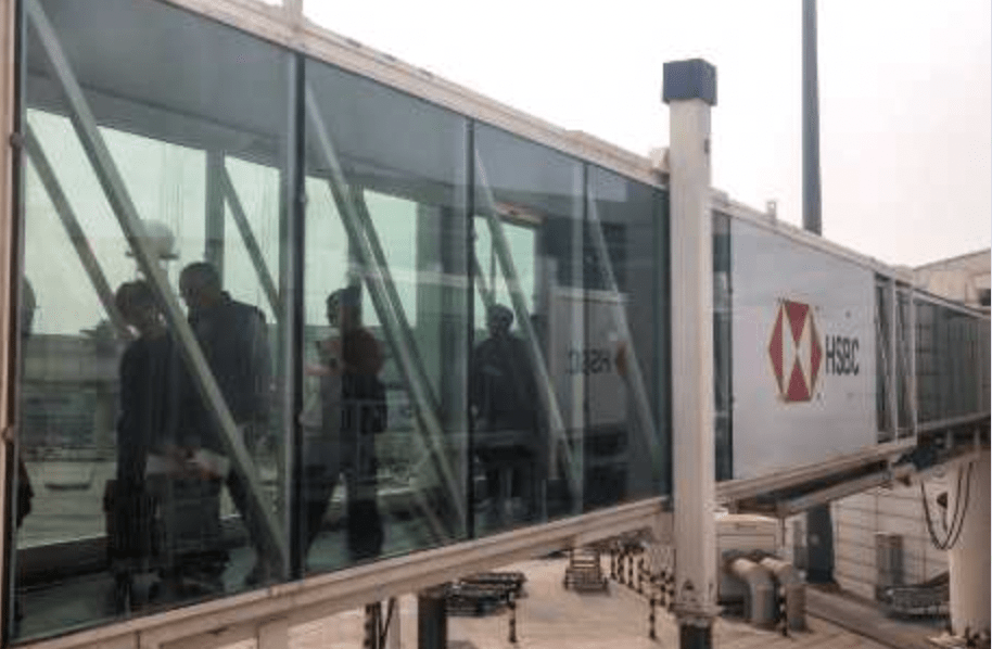 不少港人過往乘坐經杜拜中轉往返英國和香港的航班，近日因戰火紛紛避免在當地轉機。 路透社