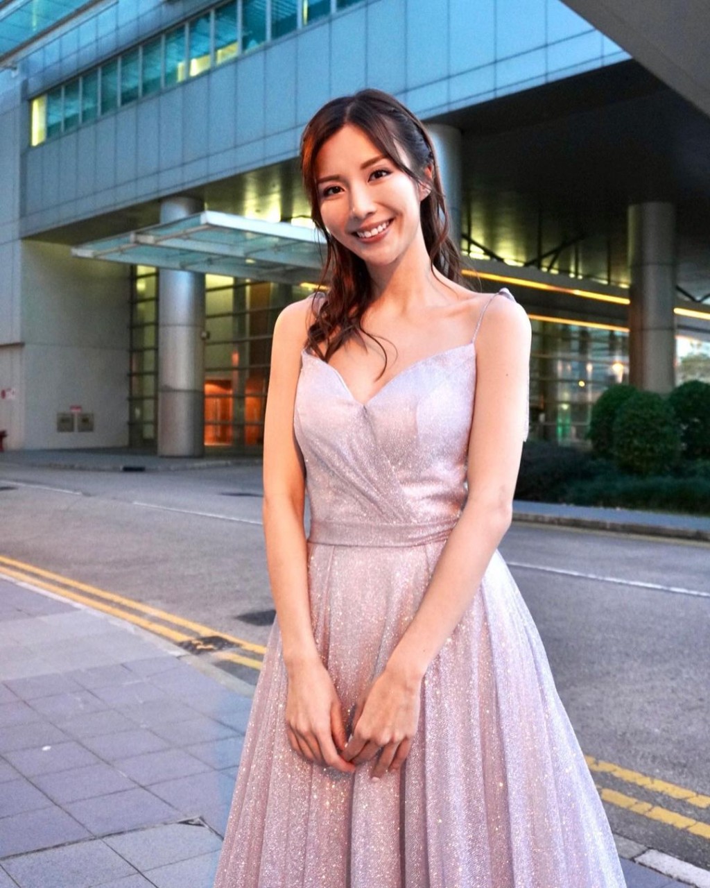 赖彦妤是2019英国华裔小姐冠军、2014中华才艺小姐香港区季军及2016 Miss Diva亚军。