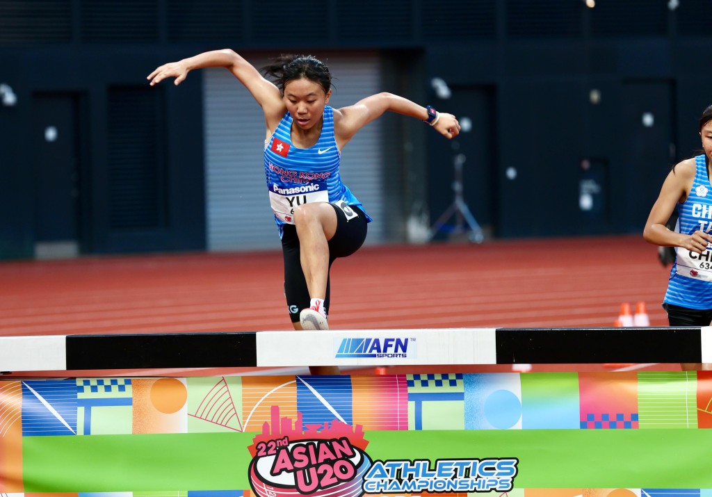 女子3000米障碍赛，余朗晴以12分00秒96完成，位列第11名。徐嘉华摄