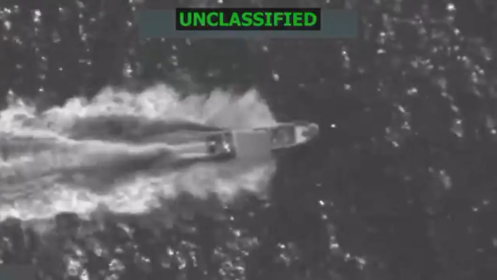 美軍被指將軍機偽裝成民用機，空襲海上運毒船。Pete Hegseth X