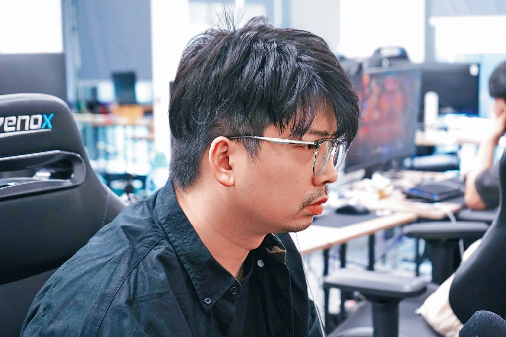 每場遊戲格鬥過程不足兩分鐘，葉文豪聚精會神「應戰」。