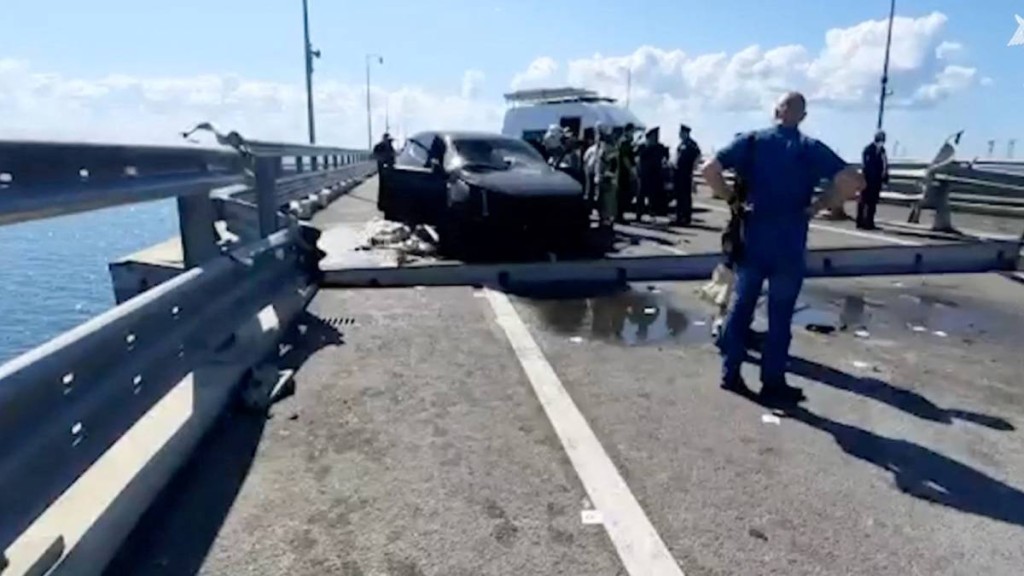 克里米亚大桥传遭乌克兰袭击而损毁。(路透社)