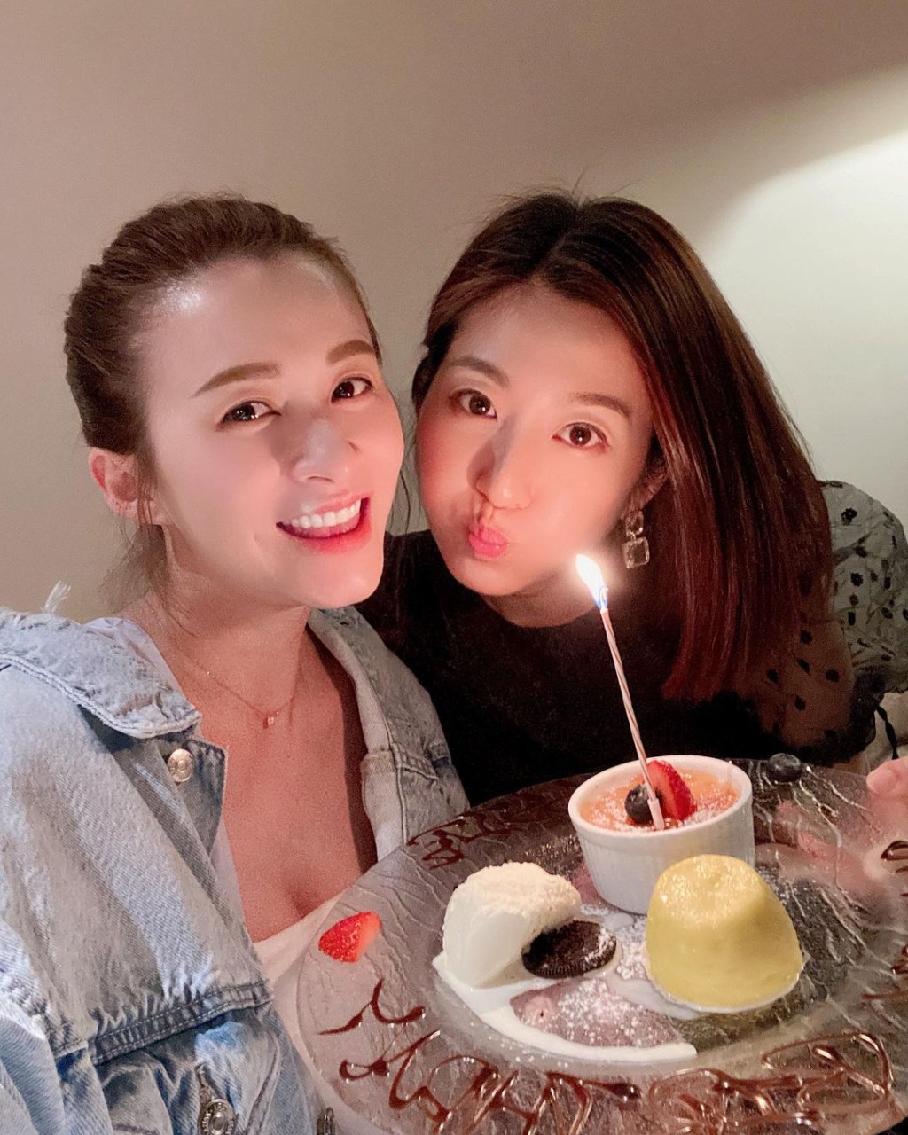 日前好姊妹陳自瑤為沈卓盈慶生。
