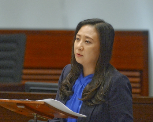葛珮帆引述政府指會加倍人手處理關愛共享計劃。資料圖片