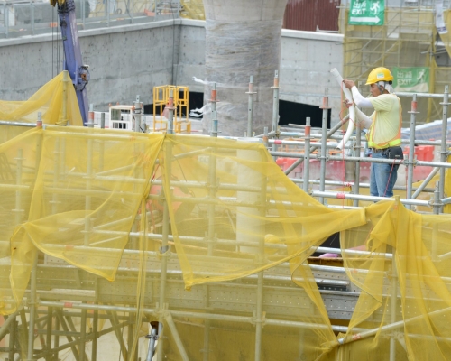 建造業議會形容工人「一時飽死,一時餓死」,冀立會盡快審批700億元工程撥款。 資料圖片