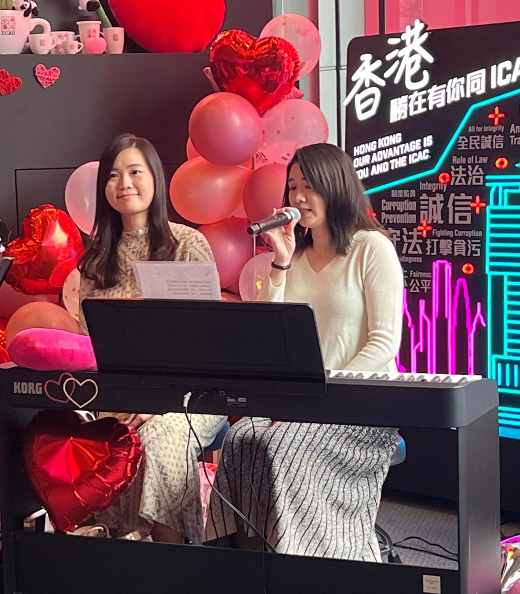 “廉政好声音”活动中献唱多支情歌。