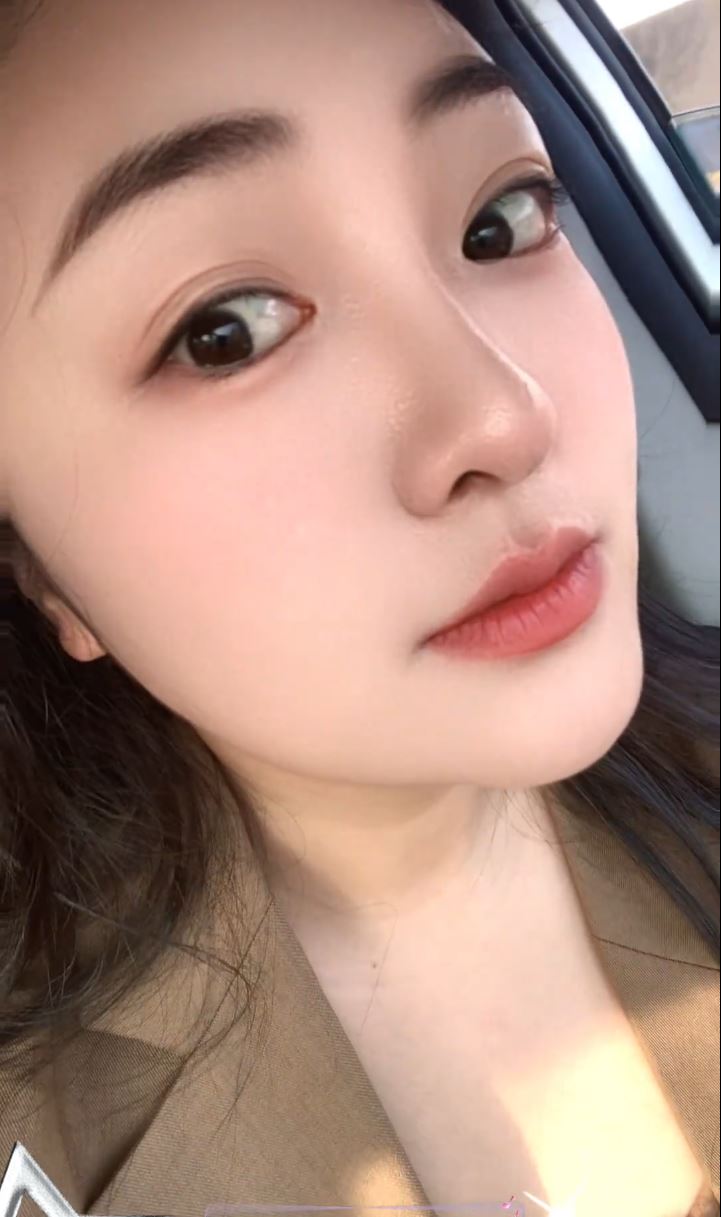 河南女网民哭诉上司责骂她午睡了5小时，引起全网哗然。