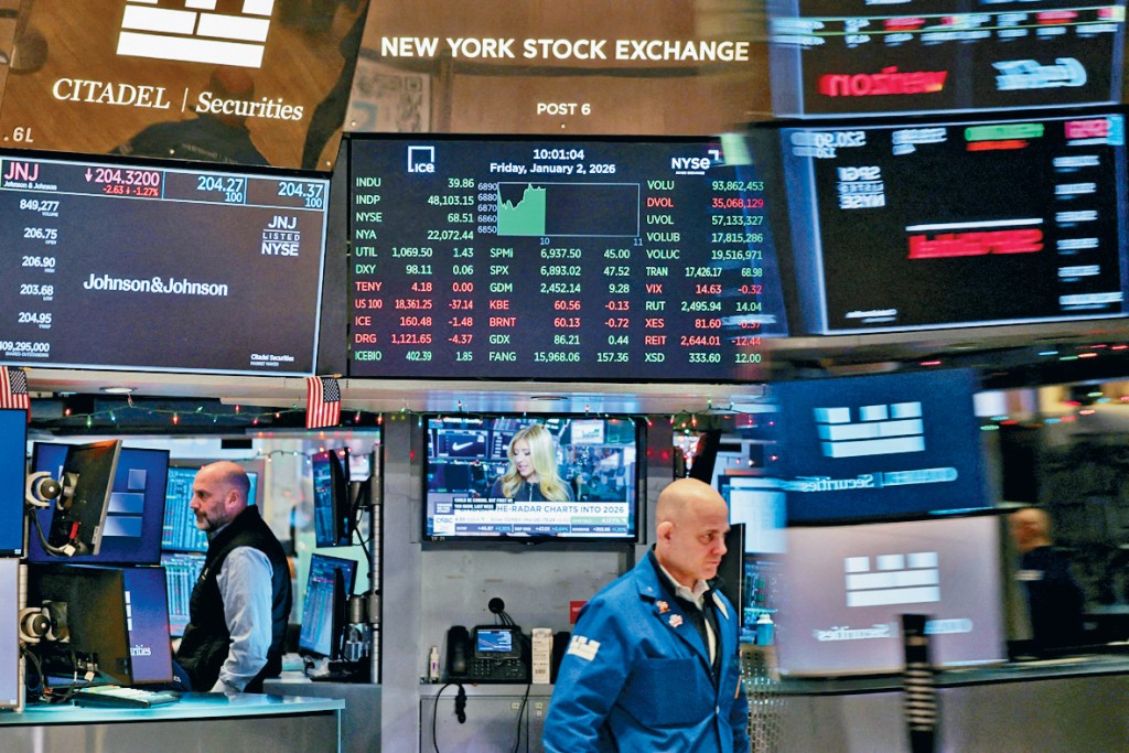 道指上周五收市升319點，報48382點。