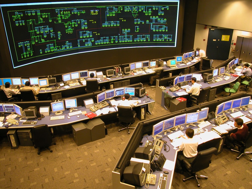 2000年代控制室已全面電子化，與時並進。(中電提供)