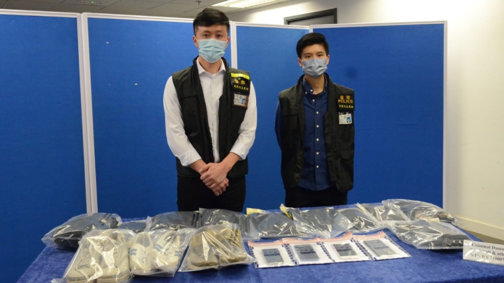 警方展示所得證物。