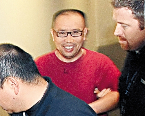 赖昌星(中)。资料图片