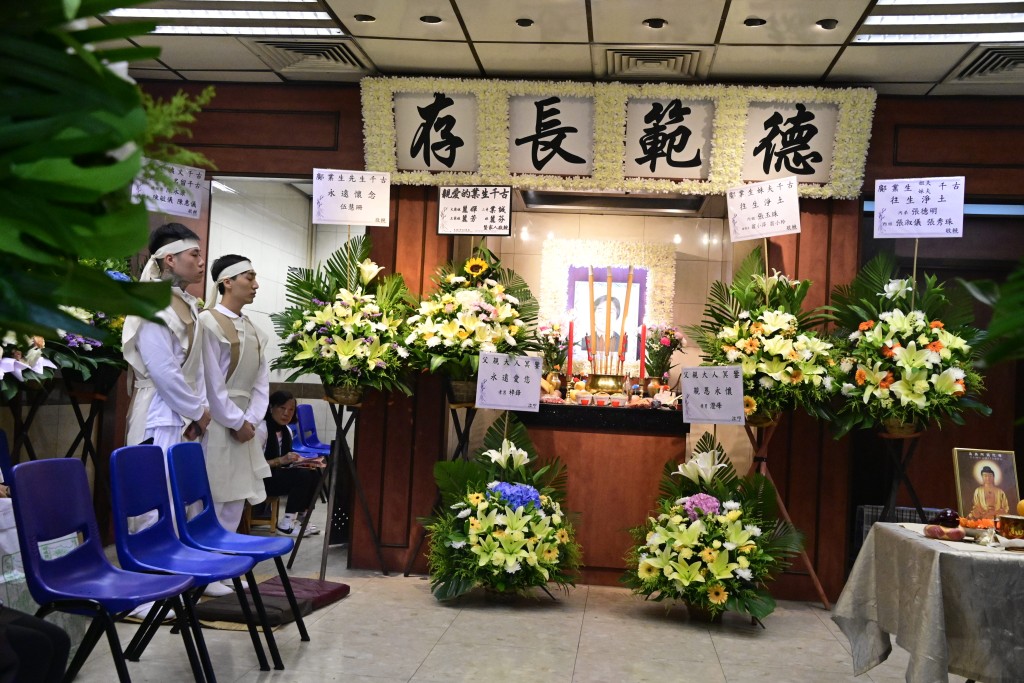 邝业生家属今日（19日）于在红磡万国殡仪馆为邝业生设灵。