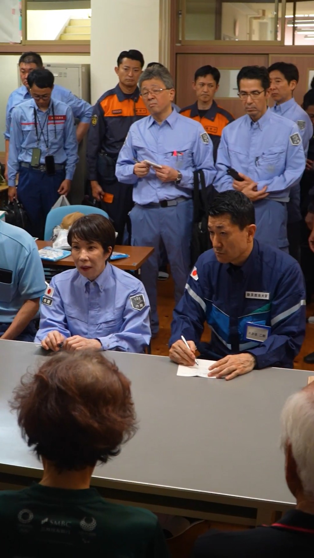 高市早苗视察灾区片配钢琴音乐挨批。X@首相官邸 高市早苗视察灾区片配钢琴音乐挨批。X@首相官邸
