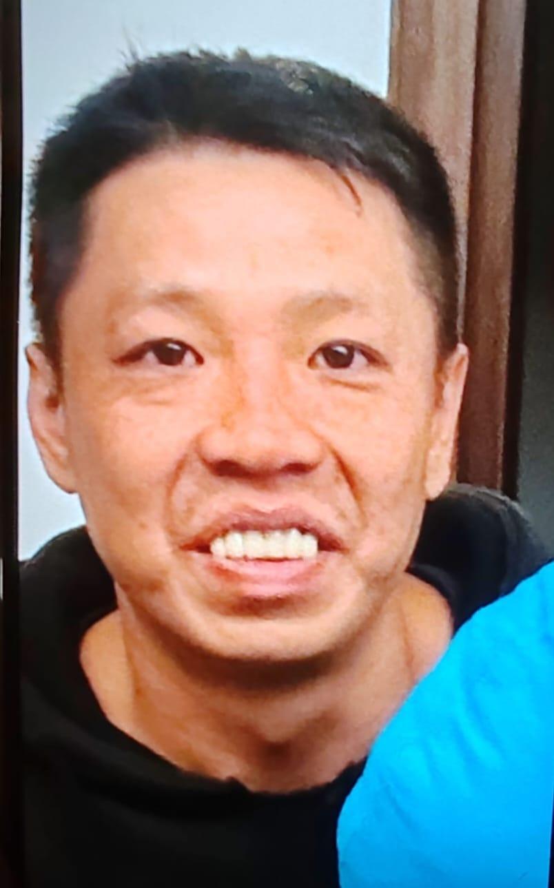 鄭沛民最後露面時身穿黑色短袖上衣、黑色長褲及白色運動鞋。 鄭沛民最後露面時身穿黑色短袖上衣、黑色長褲及白色運動鞋。