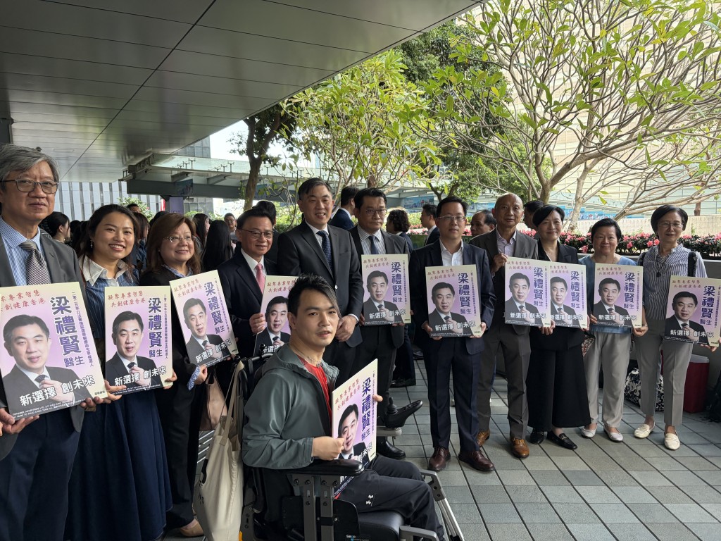 他指自己參選是希望給予業界一個新選擇，又提出9大政網。