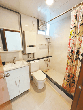 浴室附有齐全设备，住客可即时使用。