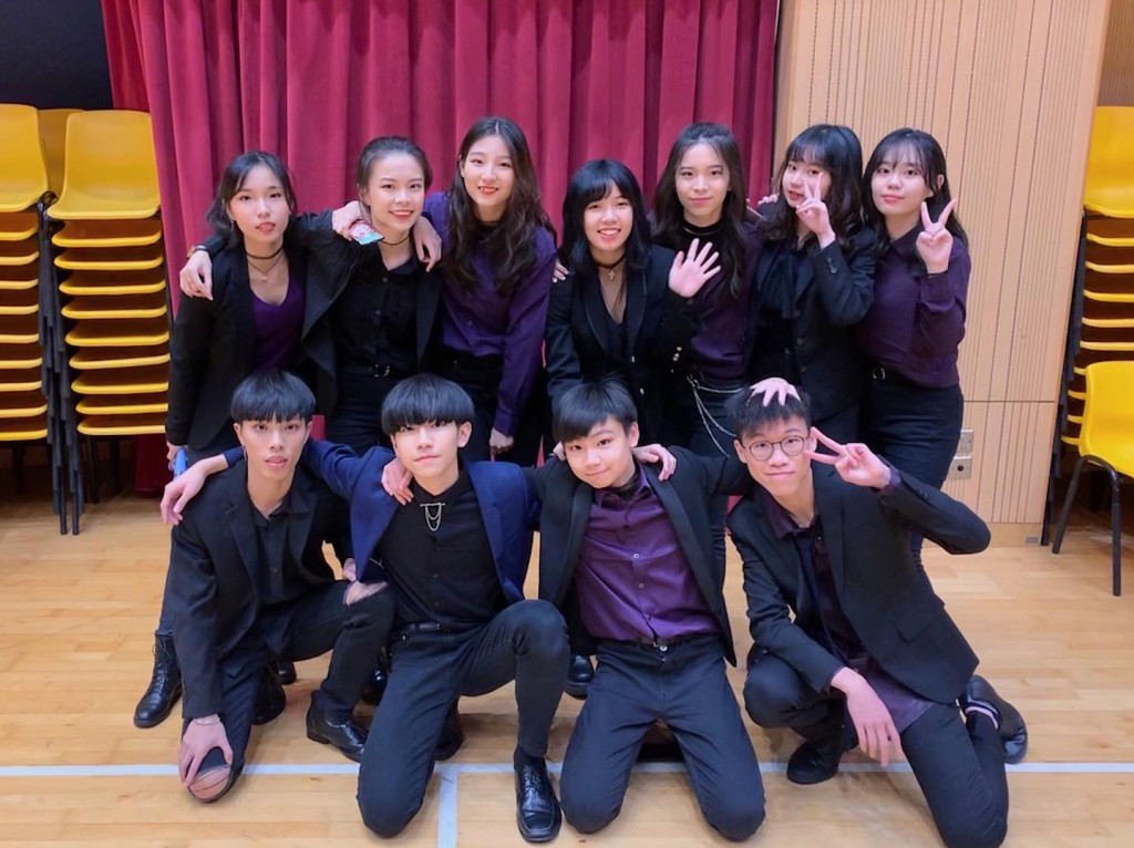 Day（上排右二）所屬舞團BRIGHTEN曾經到校園演出。