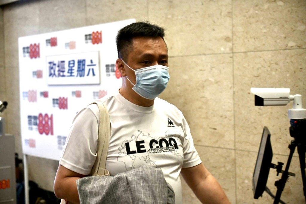 鄧飛指日本侵華無論在經濟及人命上都是弊。