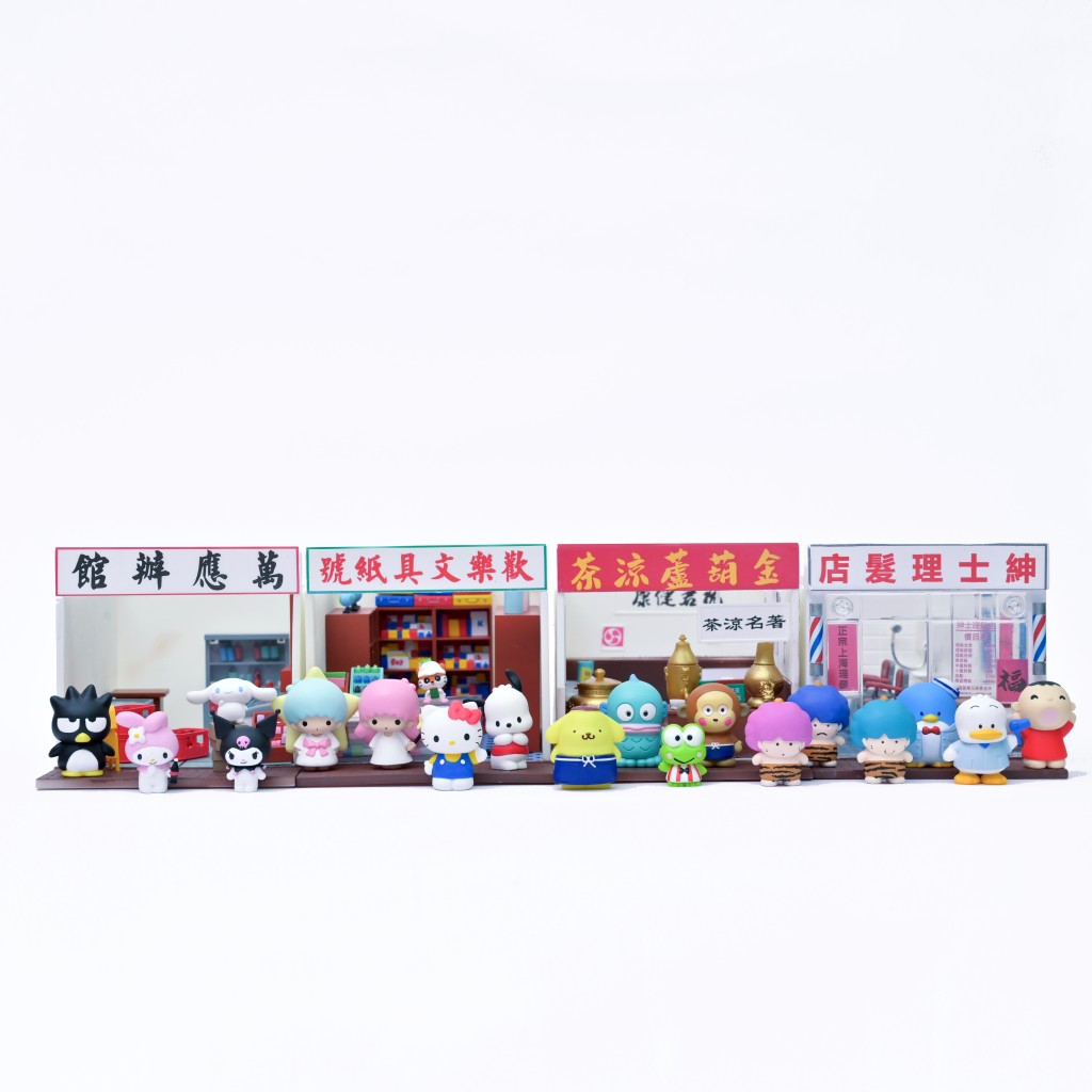 -Eleven联乘本地玩具品牌Penguin Toys及Sanrio Characters推出一系列充满香港本土特色的店舖场景模型。 -Eleven联乘本地玩具品牌Penguin Toys及Sanrio Characters推出一系列充满香港本土特色的店舖场景模型。