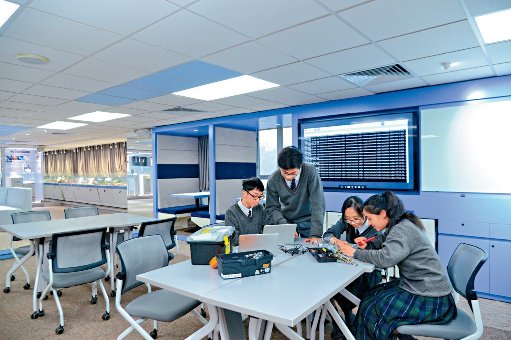 更新后的初中科学科课程，学校可于下学年起试行，并在2027/28学年起正式推行。