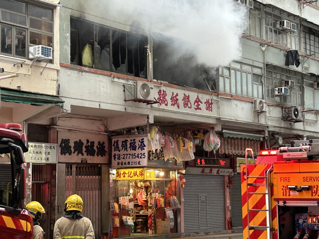 消息指，起火單位為一間紙紮舖的閣樓貨倉。曾志恒攝