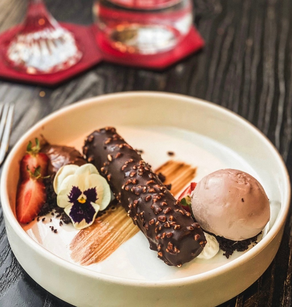 Pei Chung經營美食KOL人設，經常拍攝高級餐廳和精緻美食。IG/lu.pychung