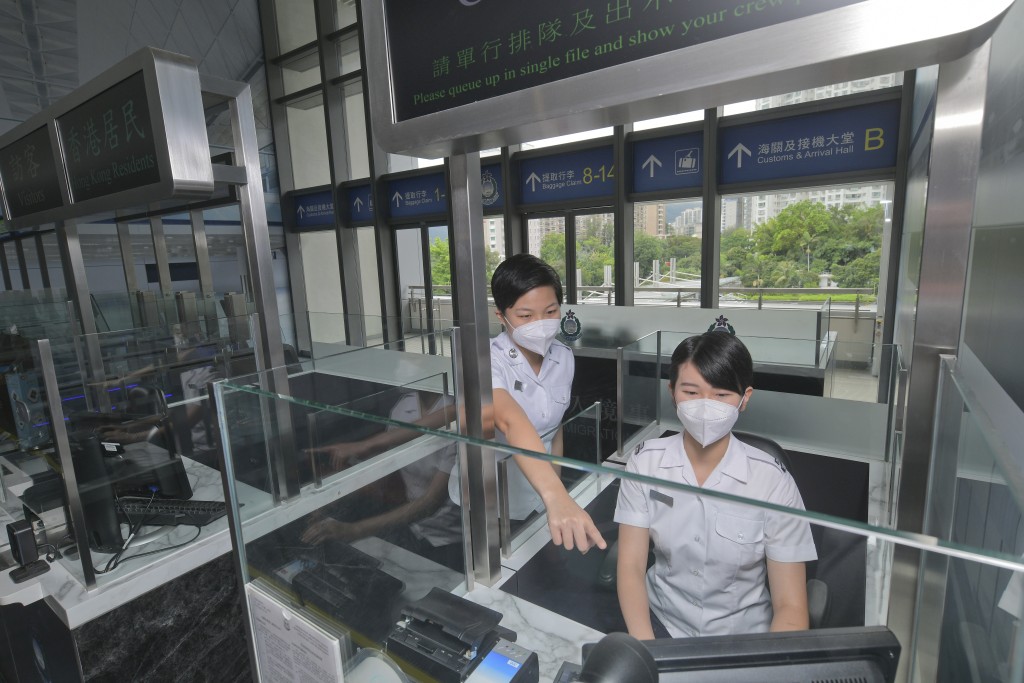 入境處及海關人員等近日重返口岸管制站演練，以準備通關。資料圖片