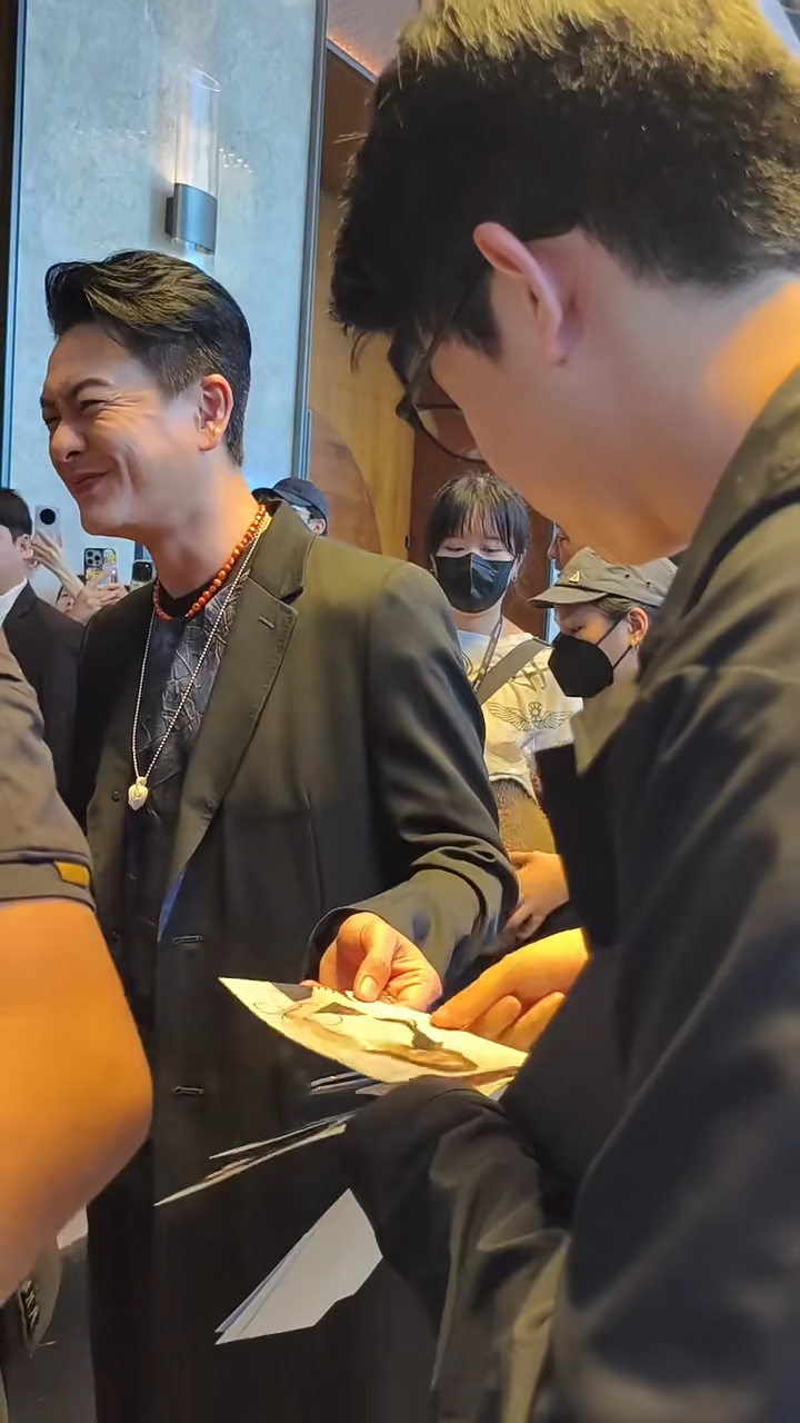 黃宗澤的魚尾紋長到去魂精。 黃宗澤的魚尾紋長到去魂精。