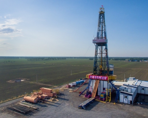 「地殼一號」萬米鑽機創出新紀錄。新華社