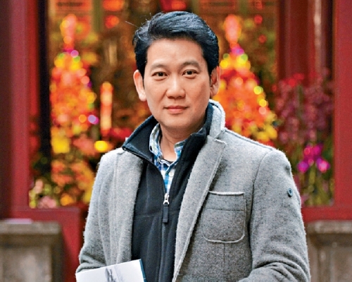 楊立門過去一段時間搖身一變成為唱作人。