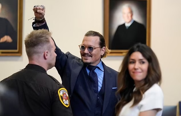 尊尼特普直指舊愛的反社會行為是真的，正是教科書。