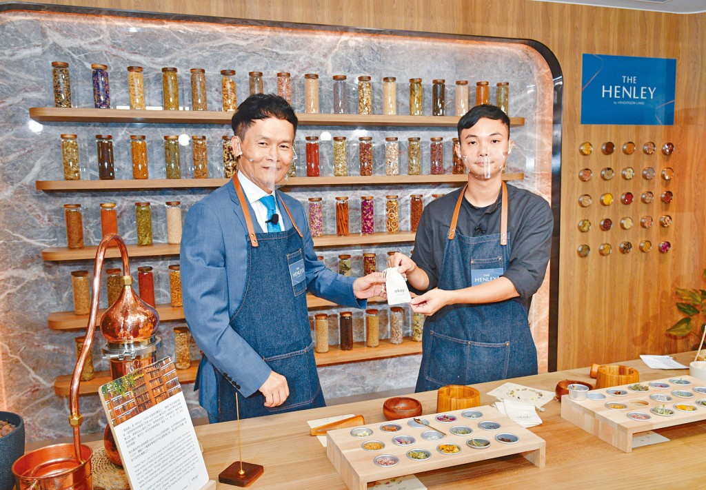恒基林達民（左）預計，啟德THE HENLEY III下周初再作推售。