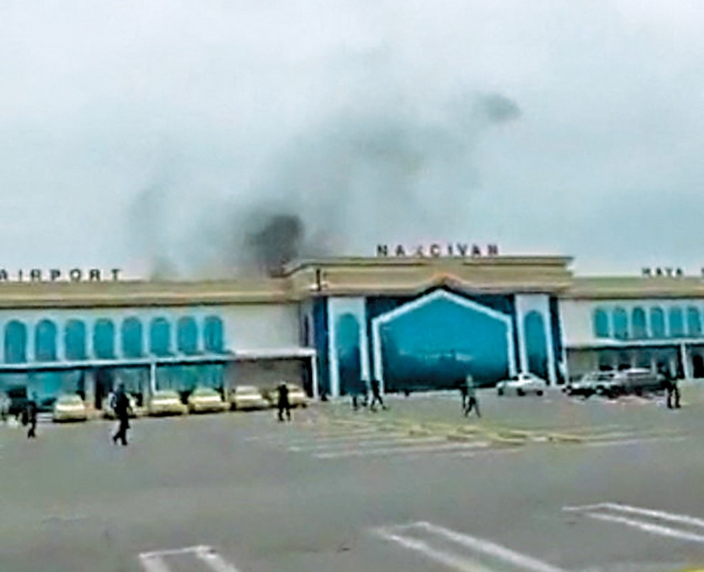 阿塞拜疆納希切萬自治共和國的機場遭無人機襲擊後爆炸。