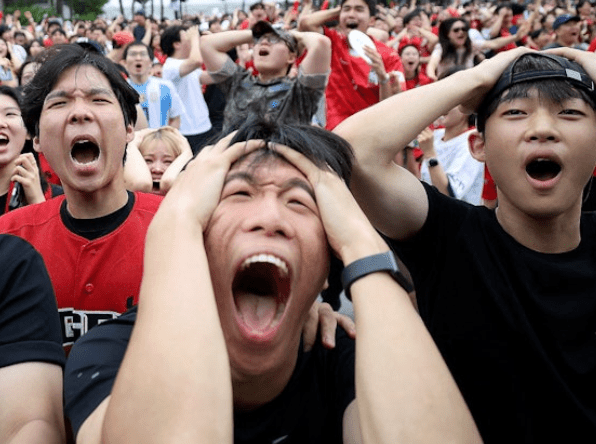 韩国无缘晋身三十二强淘汰赛，球迷大感失望。路透社