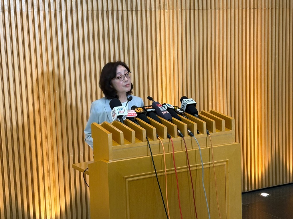 發展局局長甯漢豪表示,將會推出1幅土地,何文田佛光街住宅地,預計合共興建250個單位,須要提供社福設施。 發展局局長甯漢豪表示,將會推出1幅土地,何文田佛光街住宅地,預計合共興建250個單位,須要提供社福設施。