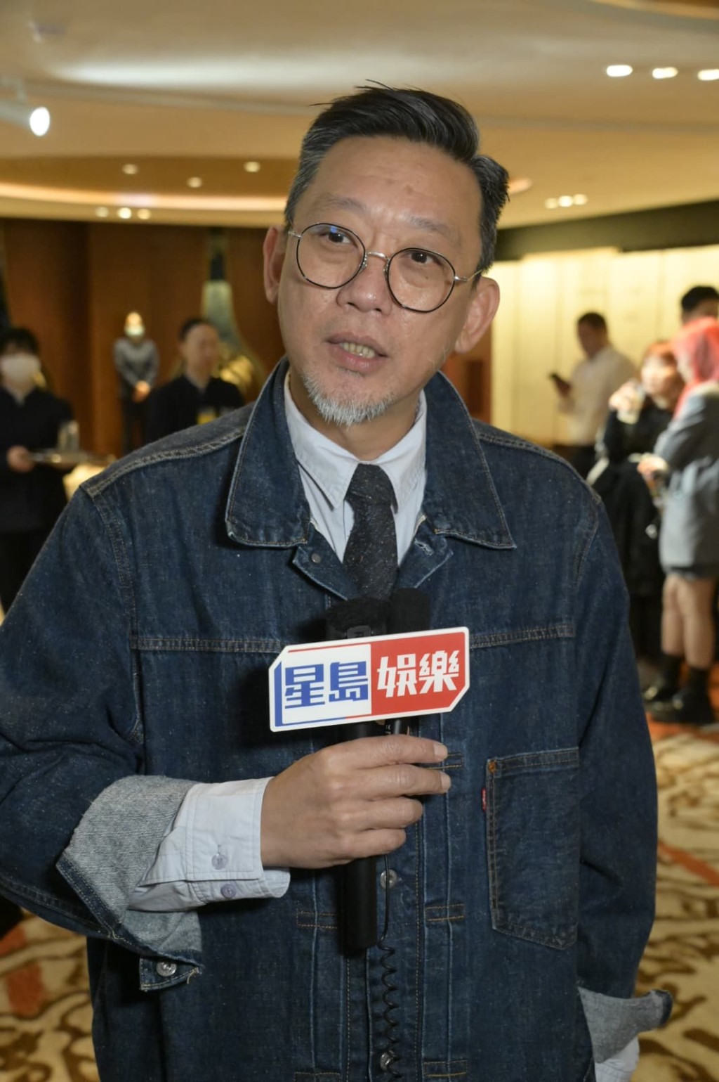 《九龙城寨之围城》导演郑保瑞（22日）出席“2026香港电影导演会年度颁奖典礼”。