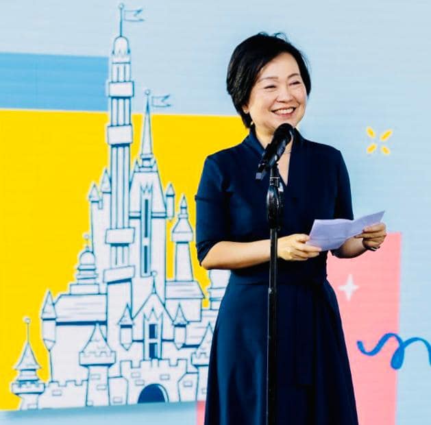 她感謝香港迪士尼樂園的全力支持，努力推動家校合作。蔡若蓮fb