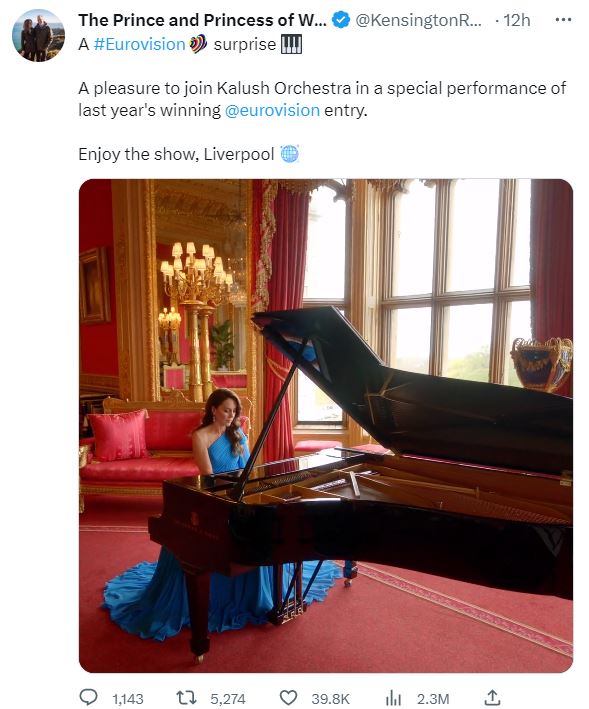 凯特当日穿上一条高贵的蓝色长裙。(The Prince and Princess of Wales@twitter)