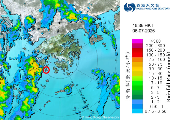 當時長洲(紅圈)對開大嶼山有明顯強降雨。天文台雷達圖像 當時長洲(紅圈)對開大嶼山有明顯強降雨。天文台雷達圖像