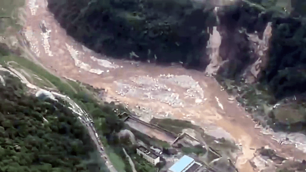 四川瀘定地震後,大渡河支流斷流形成堰塞湖,已提前轉移下游受威脅區域群眾。
