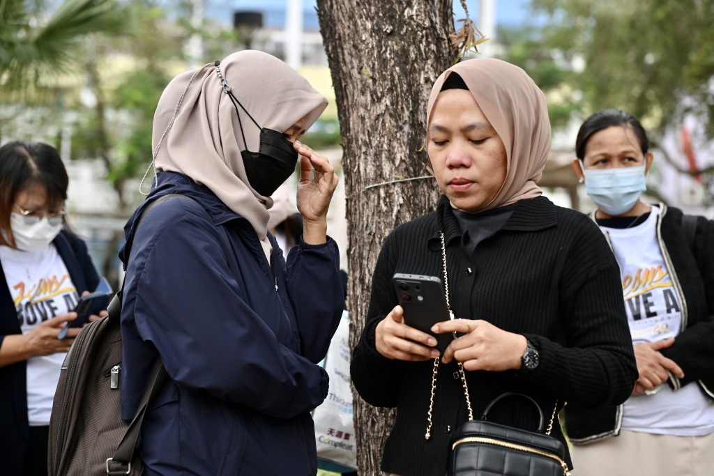 有印尼公民在火災中不幸離世,同胞到場悼念。 有印尼公民在火災中不幸離世,同胞到場悼念。