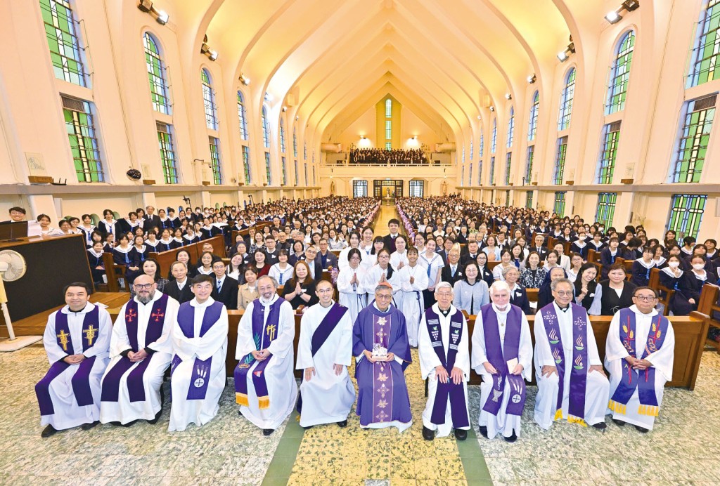 三月份的鑽禧校慶感恩祭由香港教區主教周守仁樞機親臨主禮。