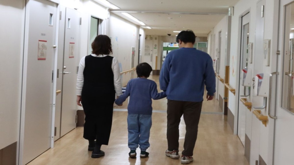 男童双亲提供左右肺的一部分供移植。京都大学医学部附属医院图片