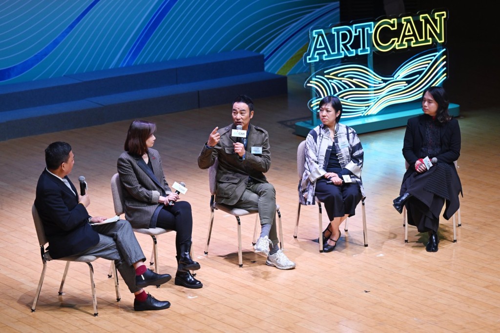 （左起）《头条日报》总编辑兼ArtCan策展人刘国业、友邦香港及澳门客户及市场策划部客户及品牌市场推广主管黄家琪、演员及艺术家任达华、香港芭蕾舞团行政总监李易璇与独立策展人及作家林靖风。