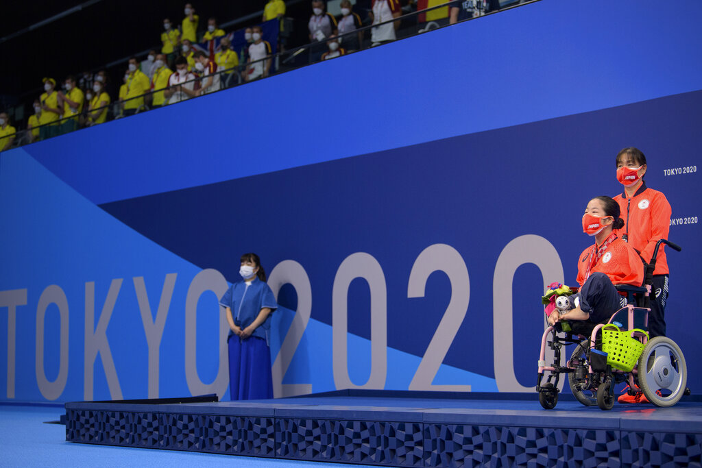 仅得14岁的山田美幸25日出战女子100米背泳，最终凭2分26秒18成绩夺得银牌。 AP图片