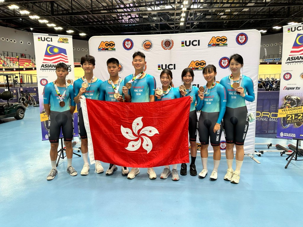 港隊在男子青年團體追逐賽及女子團體追逐賽都摘得銅牌。  單車總會圖片