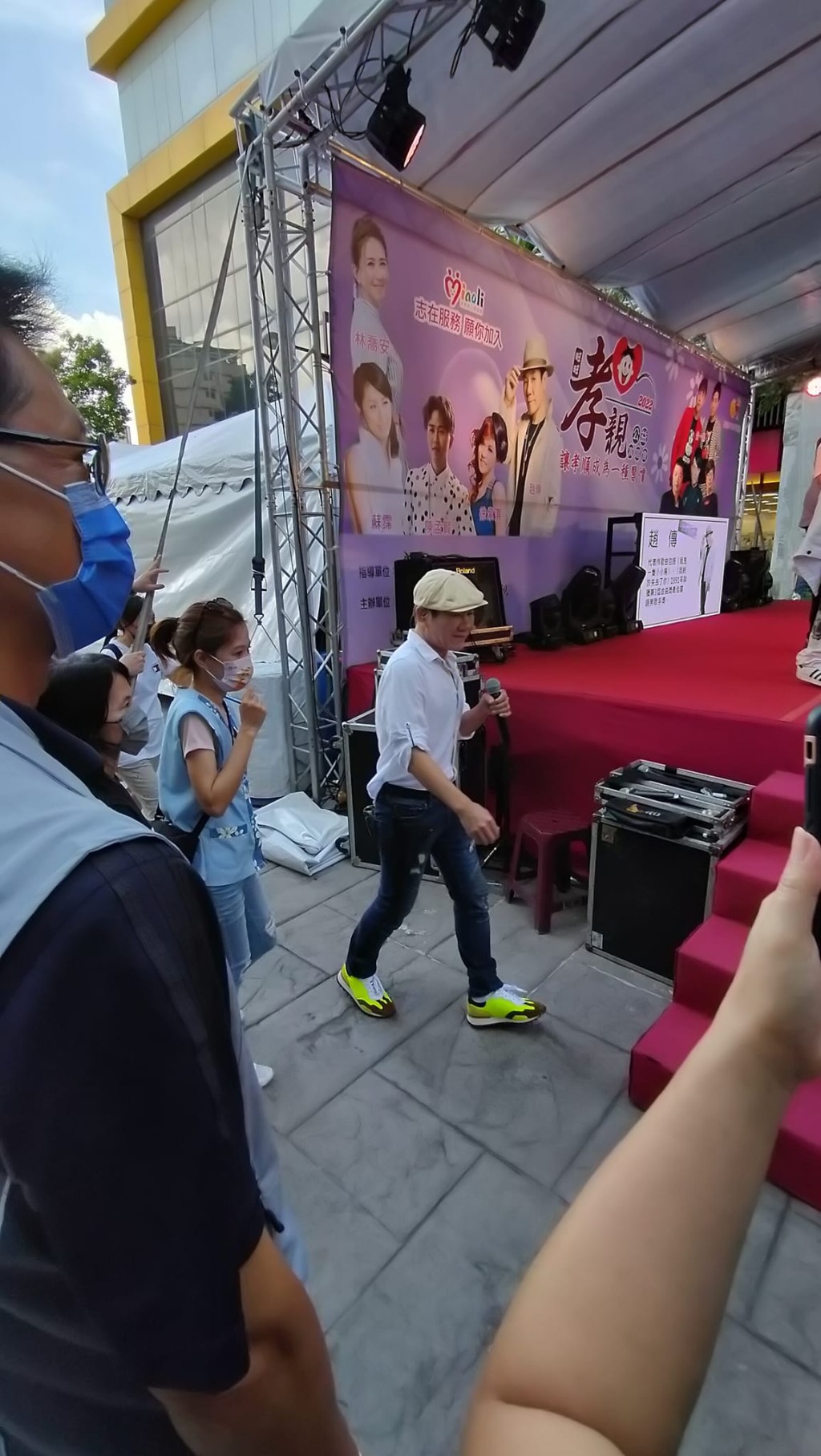 趙傳依然活躍樂壇,近期忙於搞巡迴演唱會。 趙傳依然活躍樂壇,近期忙於搞巡迴演唱會。