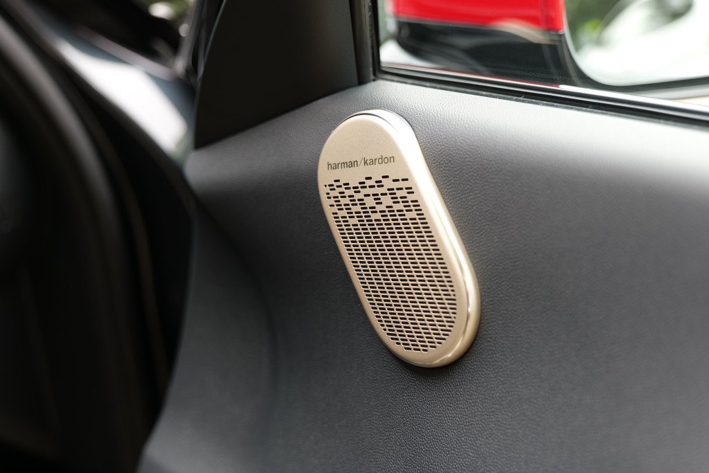 MINI JCW Aceman E (J05)性能版SUV原車配有10喇叭Harman Kardon音響。